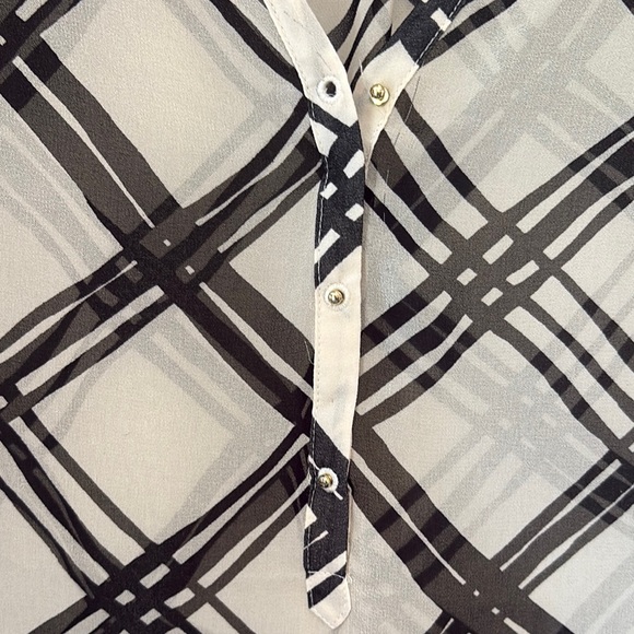 Banana Republic Black and White Blouse Classic Top - Picture 5 of 8